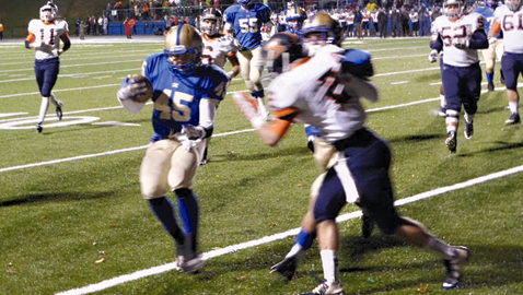 Photo by Dan Andrews. CAK’s Michael Thompson scores a 9-yard touchdown on CAK’s first offensive play following Kingston’s fumble for a 7-0 lead.
