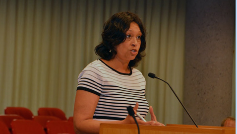 Photo by Dan Andrews Dawn Michelle Foster speaks to the city council concerning an application to the federal government for a grant of $ 24 million to build a pedestrian bridge from South Knoxville to the UT Campus.