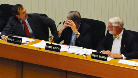 Photo by Dan Andrews. Marshal Stair’s maneuvers at Tuesday’s City Council meeting managed to cut the proposed sign heights down considerably from what the Sign Task Force had requested. Stair is seen discussing the sign ordinance with Duane Grieve who was a proponent of taller signs.