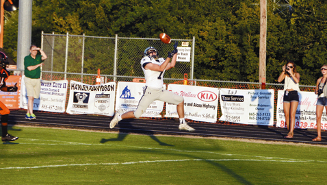 Photo by Dan Andrews. Farragut’s Cole Morgan pulls in a touchdown pass in the Admirals’ 49-6 win over Powell Friday at Scarbro Stadium. Morgan’s scoring reception culminated an 8-play, 88- yard drive and was the first score of the game. 
