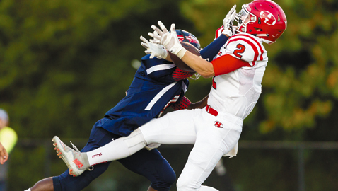 PHOTo BY TIM GANGLOFF -- 2015 -- hatpix.com Despite being closely defended, Halls wide receiver Caden Harbin (2) makes a catch over the middle that gained 36 yards in the Red Devils’ opening drive Friday night at South-Doyle. Harbin had two TD catches in the Red Devils’ 30-7 victory.