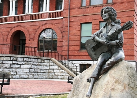 Dolly Parton’s Statue in Downtown Sevierville