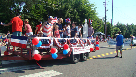 Residents brave heat to celebrate independence at Farragut Parade