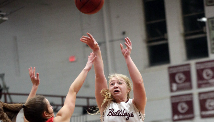 Lady Bulldogs ‘share the basketball’ in district victory over Maryville