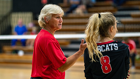 Davidson honored by AVCA for 400th win