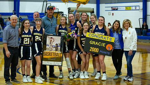 Palmer passes 2,000 points and preserves special night