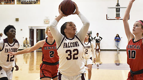Clutch free throws propel Lady Bobcats past Fulton