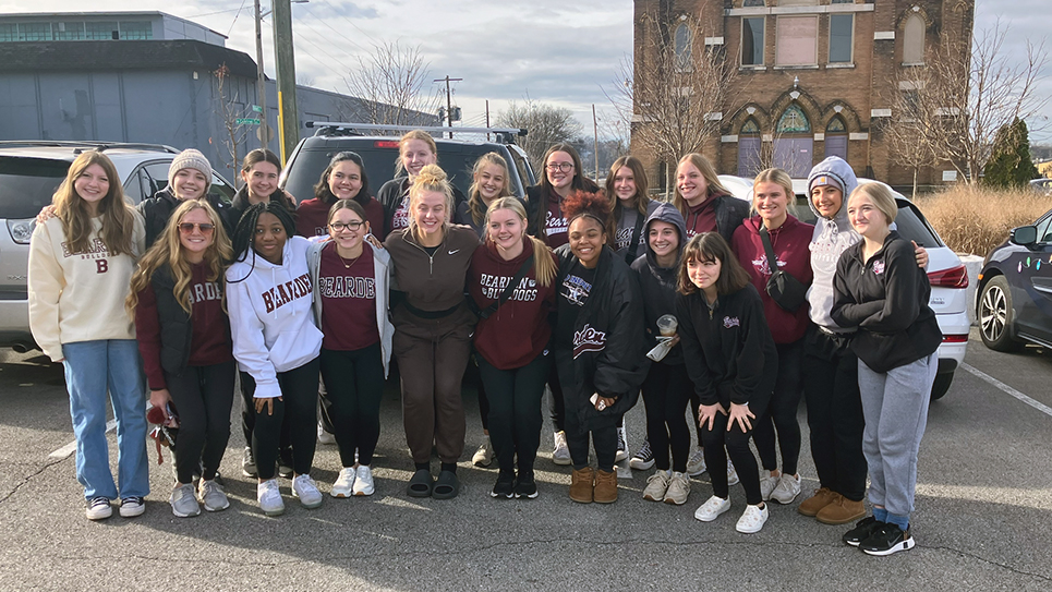 Bearden softball team helps Wreaths Across America